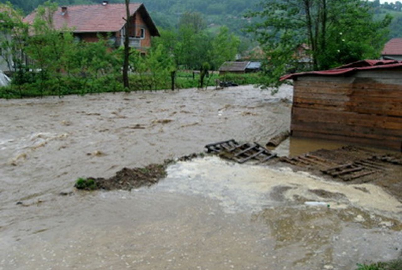 Njemačka: Bujica nosila sve pred sobom, troje poginulo