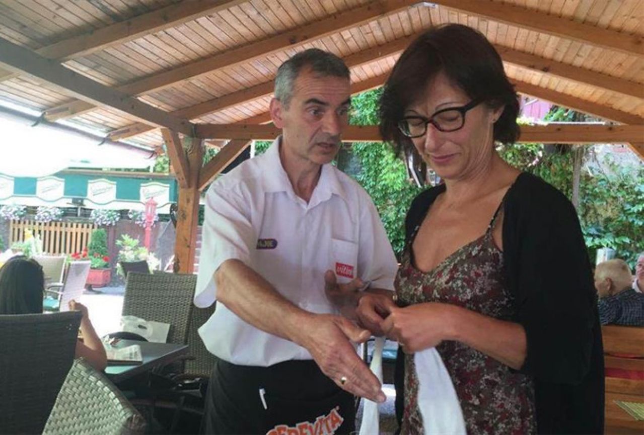 Diskriminacija u Prijedoru: Florence Hartmann odbili poslužiti piće