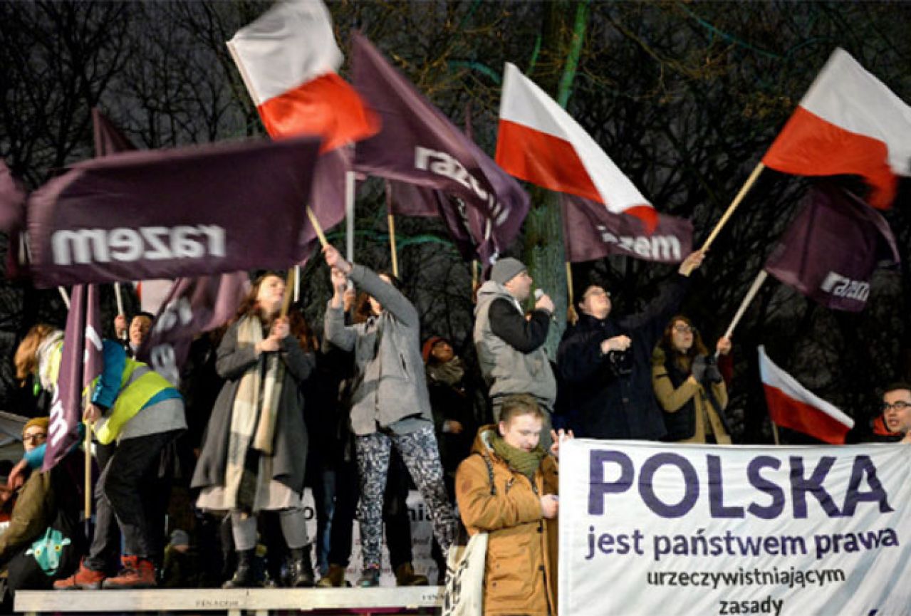 Dan slobode u Poljskoj obilježili prosvjedi protiv vlade
