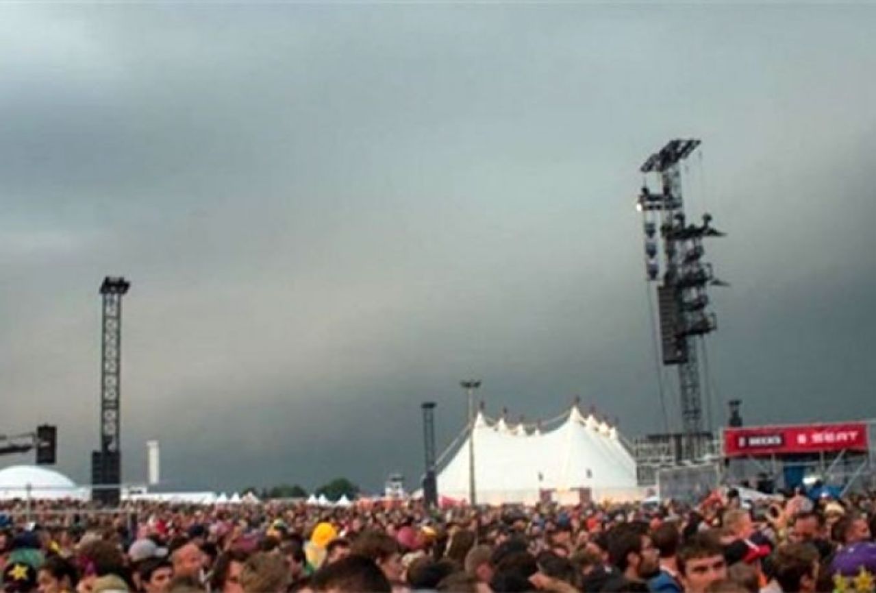 Rock festival prekinut zbog nevremena, ozlijeđena 71 osoba