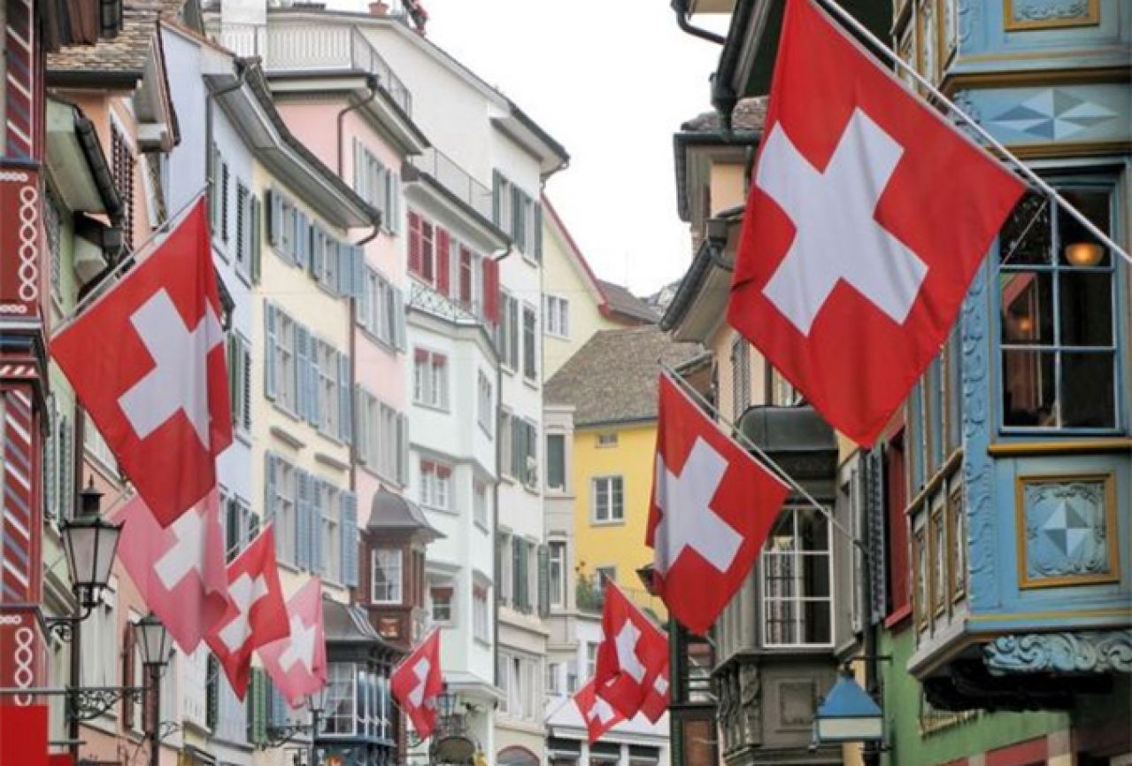 Švicarci glasuju o tome da svim građanima daju bezuvjetni mjesečni prihod
