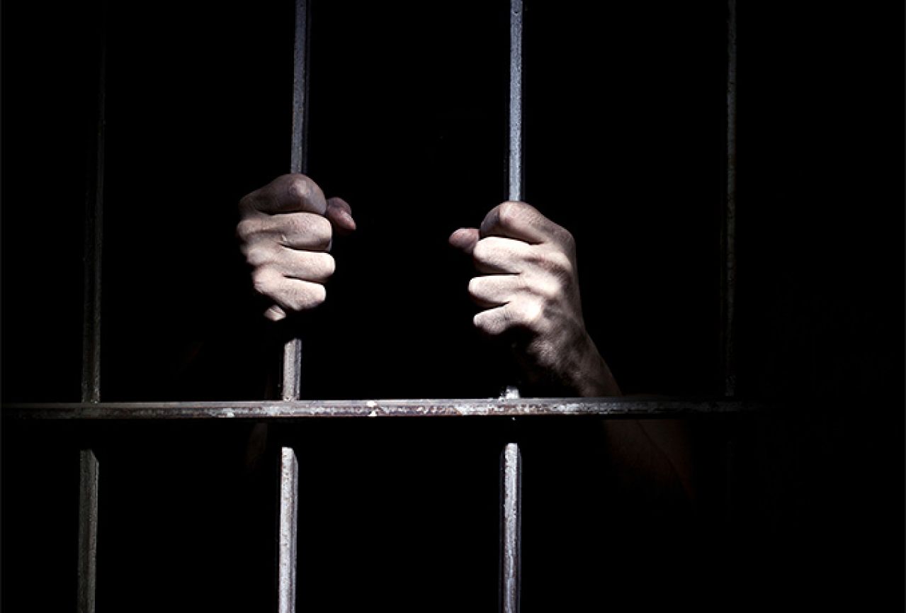 Godina zatvora zbog pokušaja priključenja Islamskoj državi