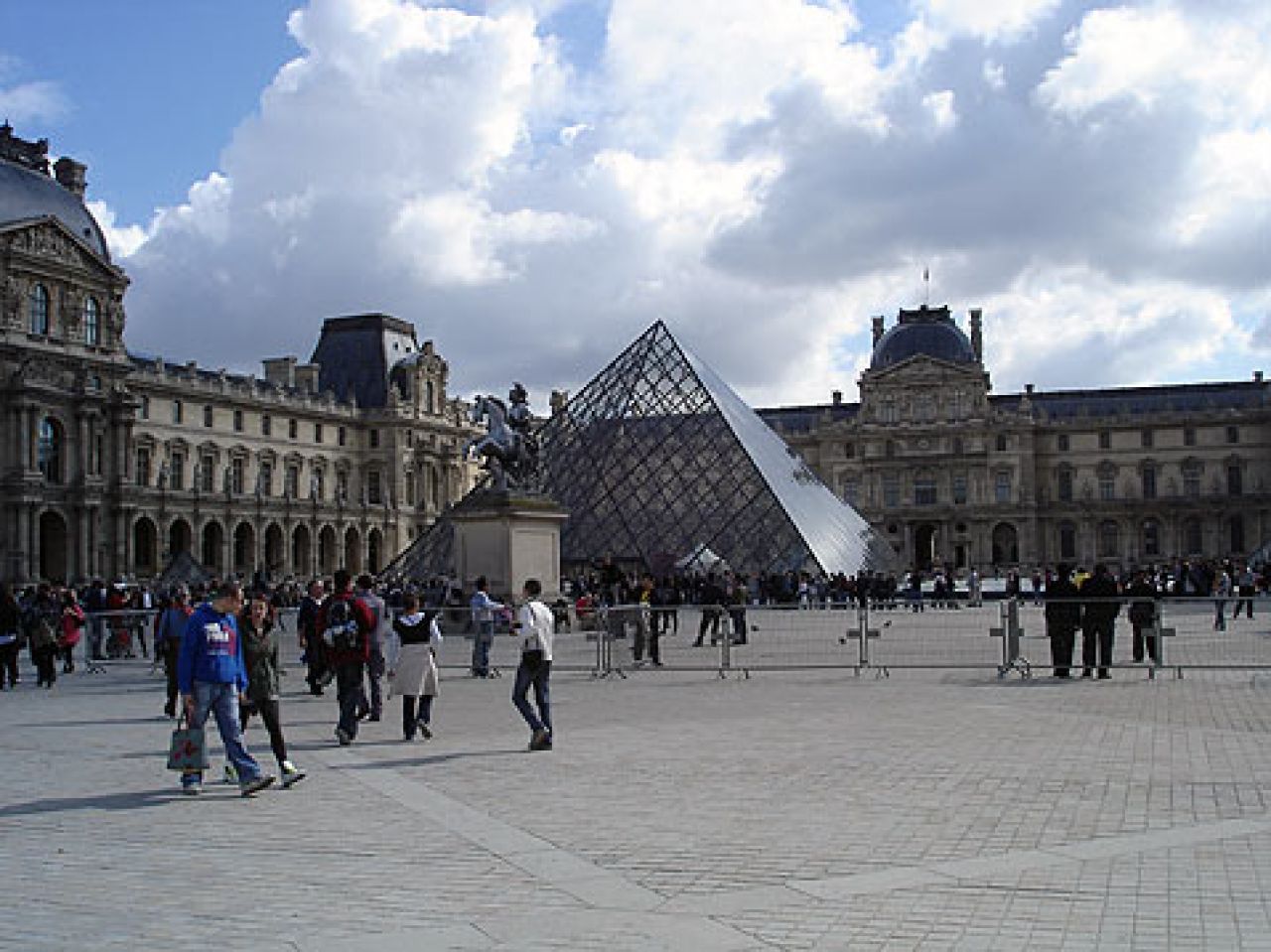 Louvre se ponovno otvara za posjetitelje