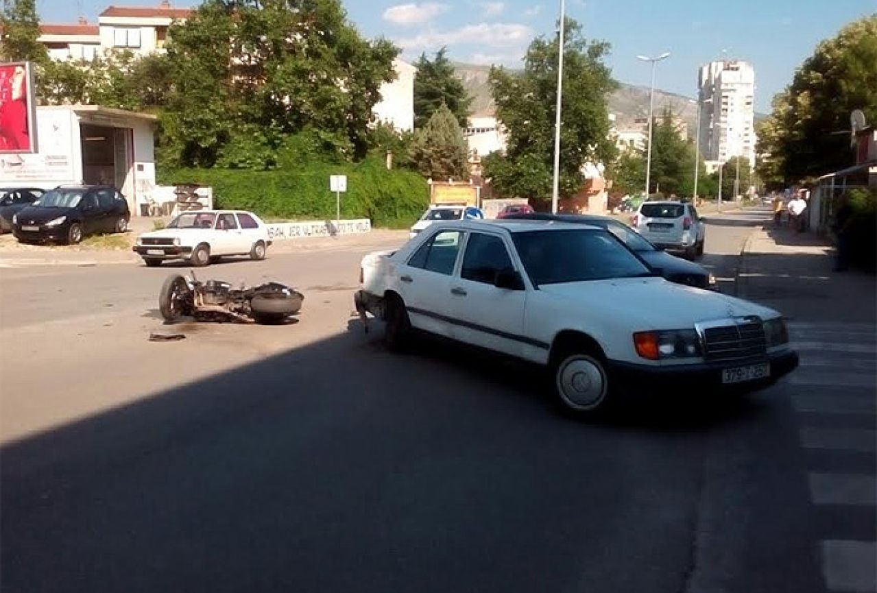 Mostar: Motociklist ozlijeđen u prometnoj nesreći