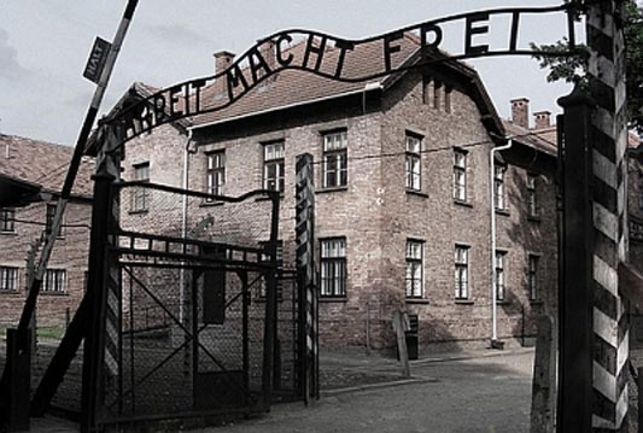 Papa Franjo odlučio posjetiti Auschwitz 