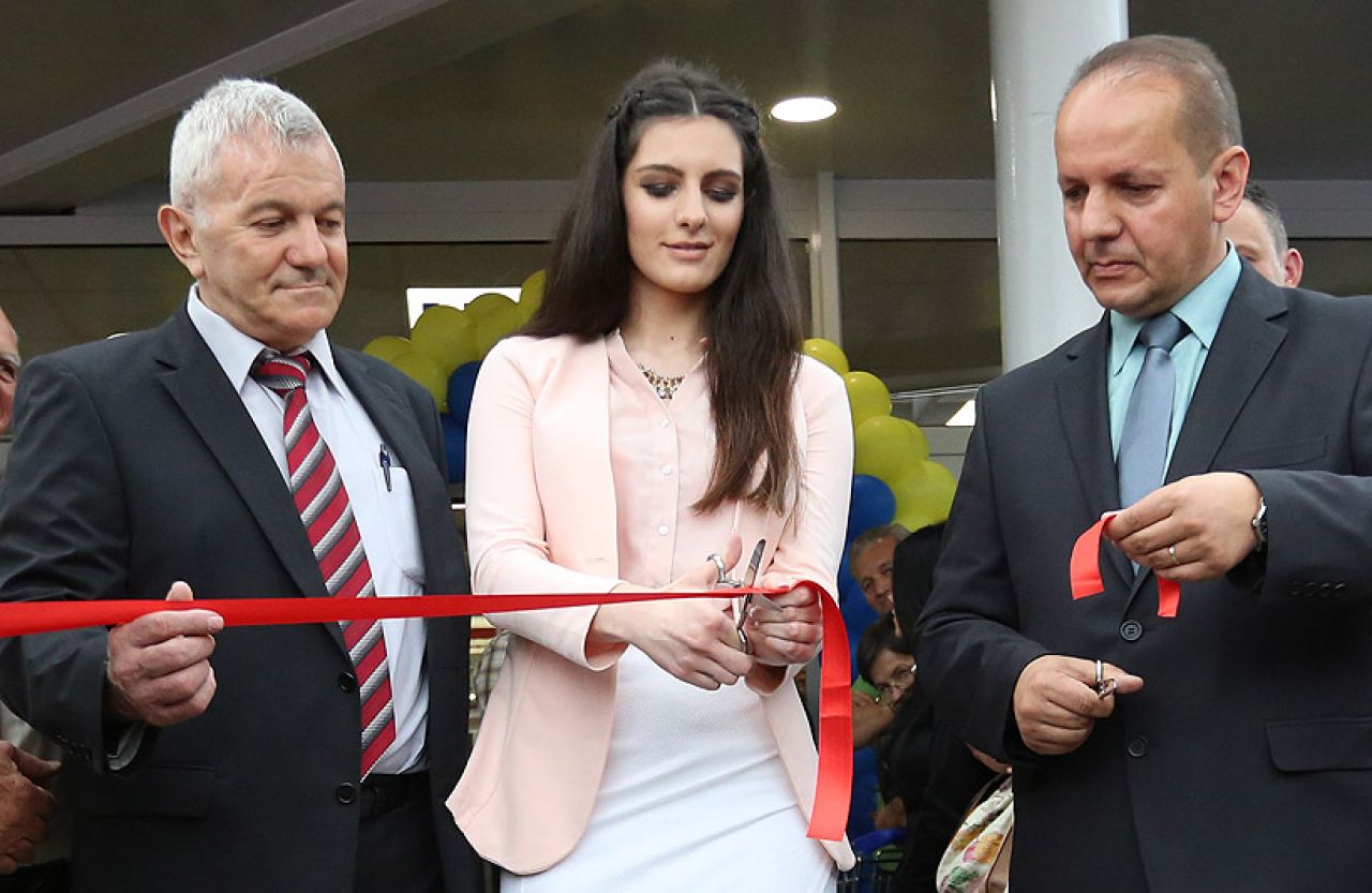 Viteški Fis otvorio prodajni centar u Mostaru