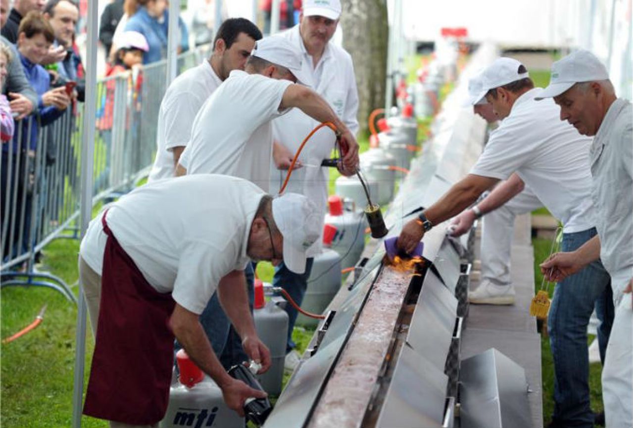 Nijemci ispekli najdužu mesnu štrucu na svijetu