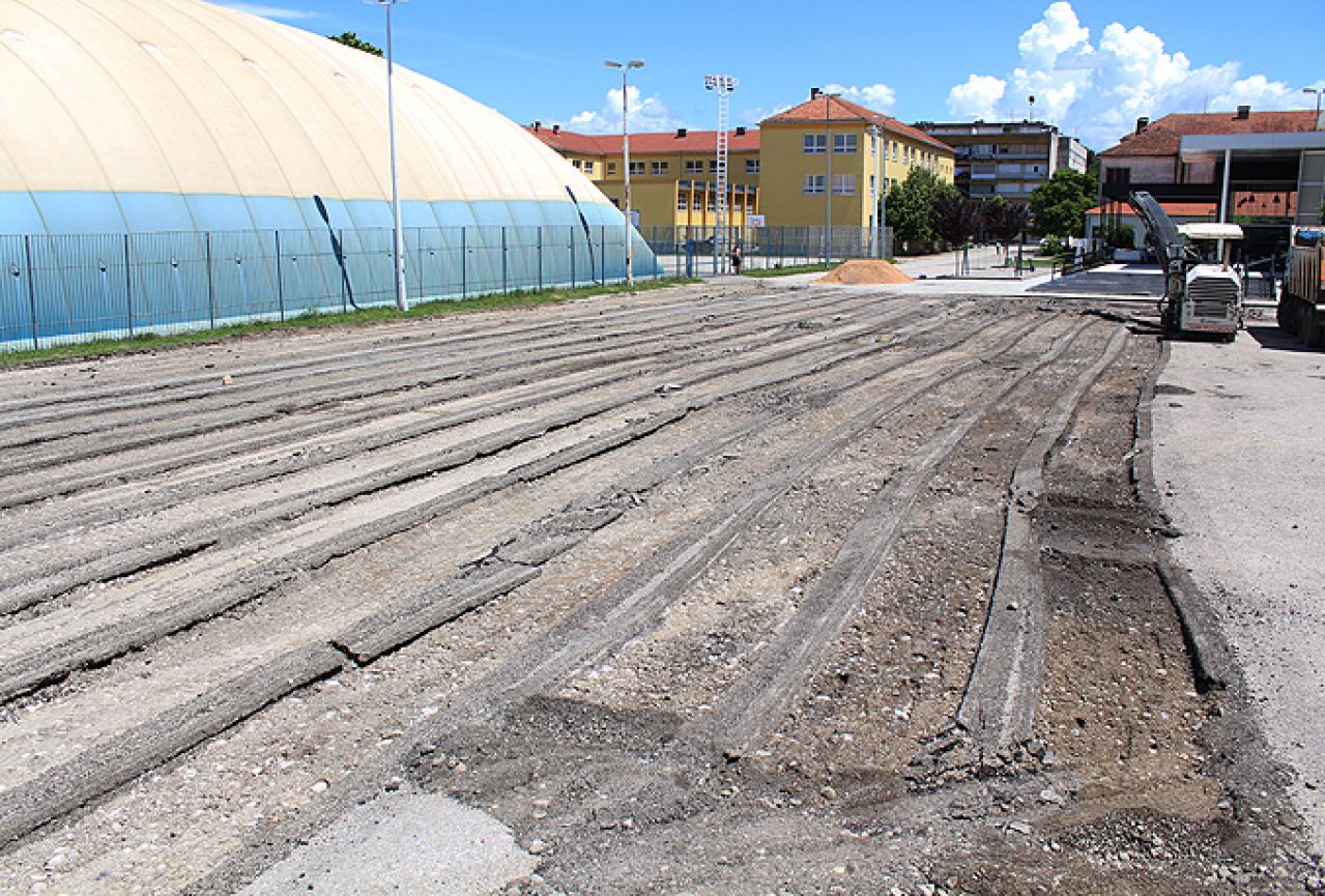 Započela rekonstrukcija velikog parkinga u središtu Čapljine