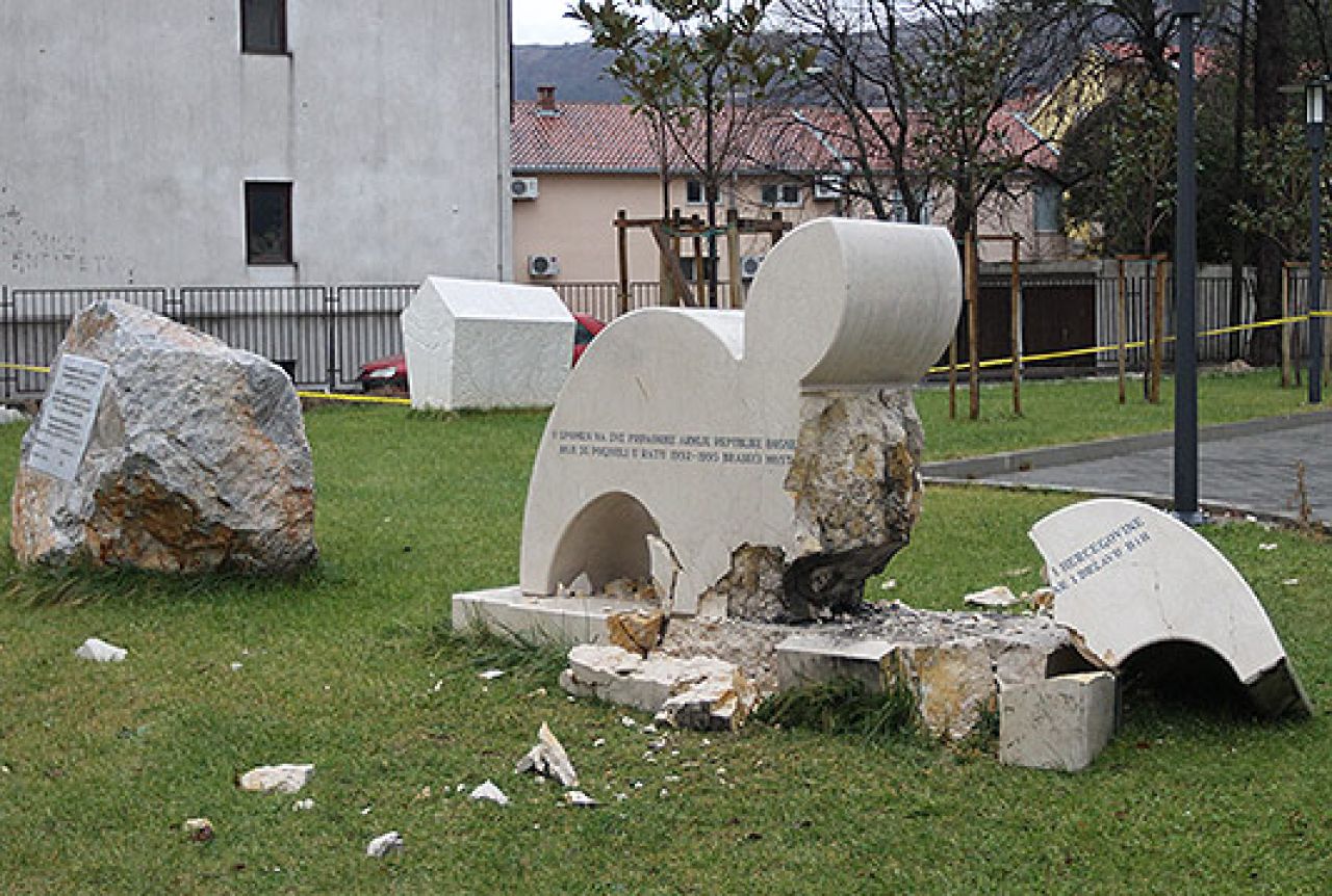 U Mostaru podignuto 40 spomenika bošnjačkim, a 15 hrvatskim žrtvama