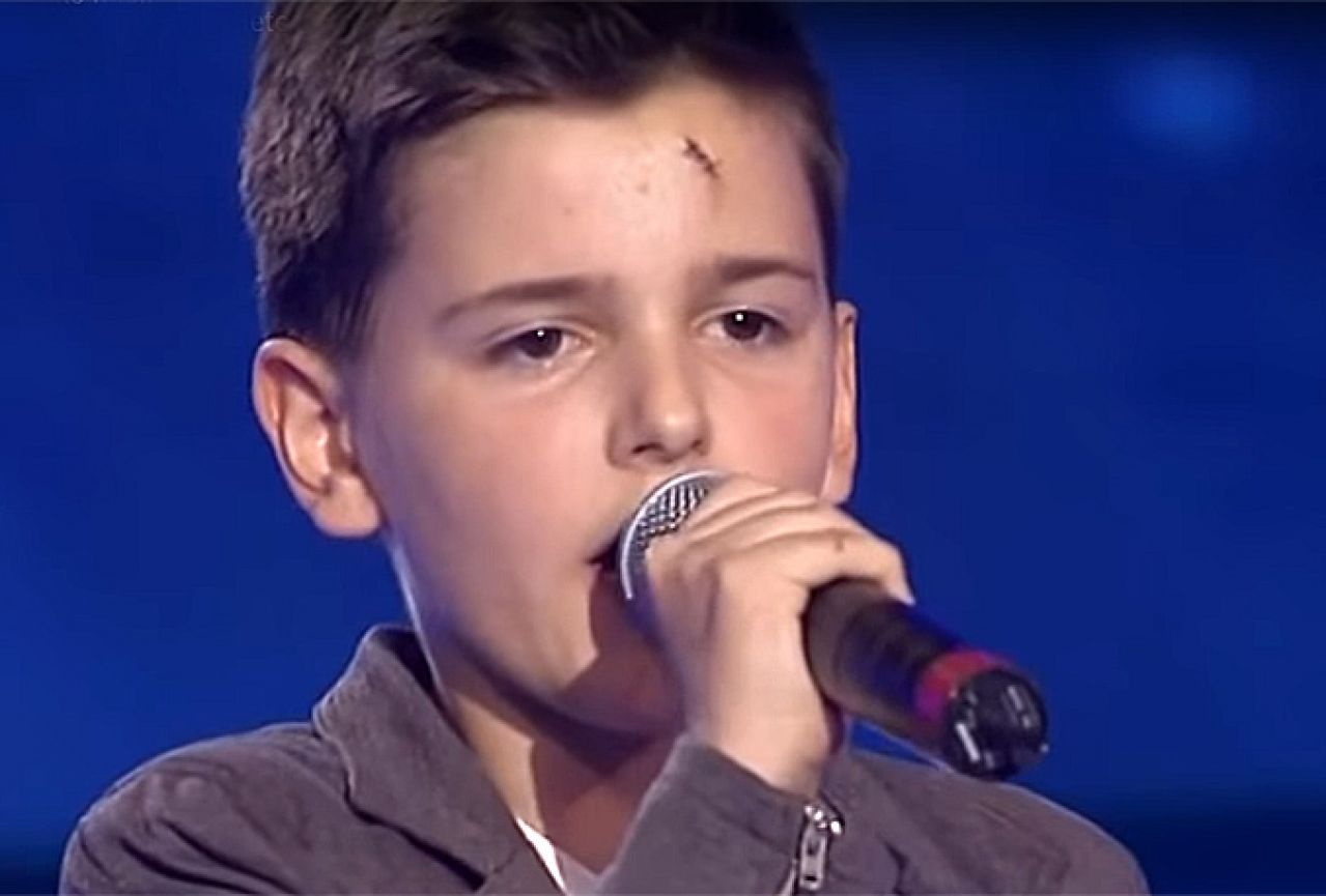 Marko Bošnjak veličanstveno izveo pjesmu  ''Tebi majko misli lete''