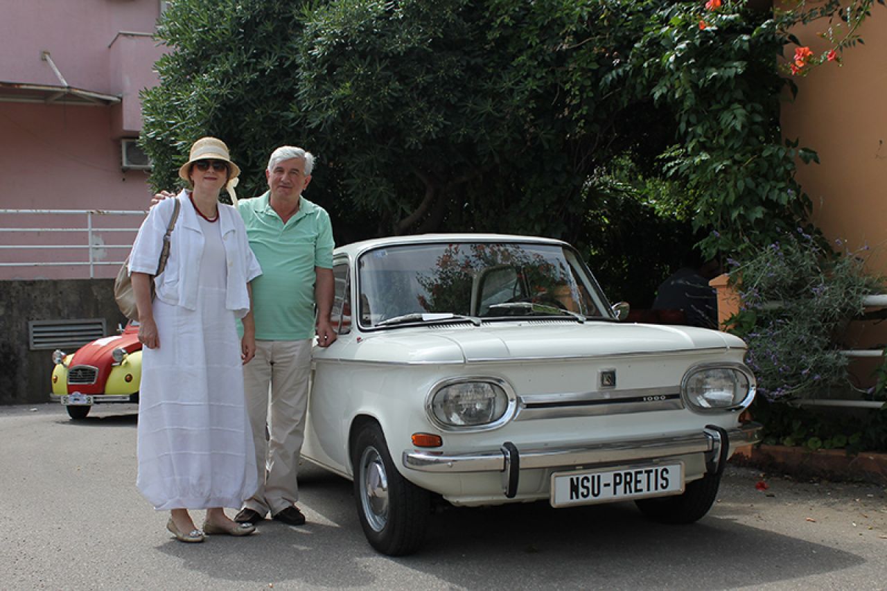 Oldtimeri privukli ljubitelje čuvenih automobila u Mostar