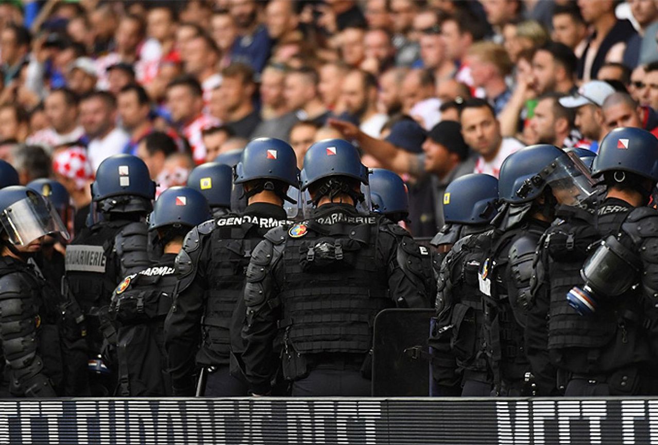 UEFA danas raspravlja o kazni; nitko od huligana još nije priveden