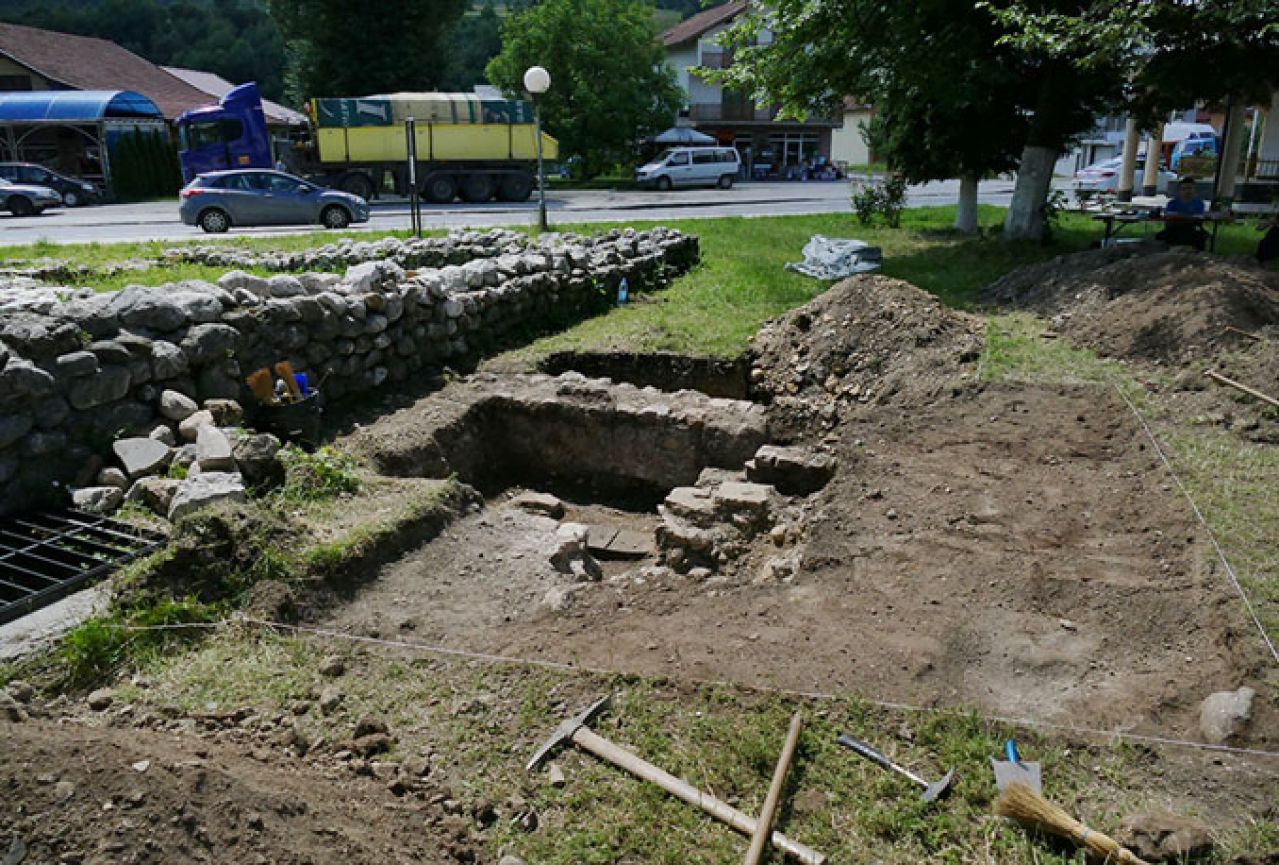 Vrijedno arheološko nalazište: Otkriveno ognjište u rimskoj vili kod Travnika