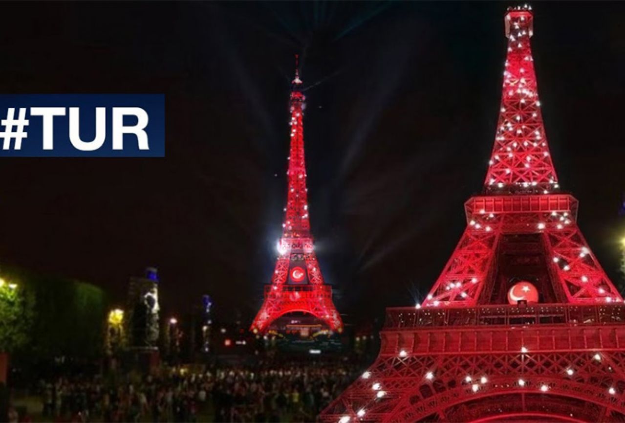 Turci bolje ''heštegaju'': Eiffelov toranj zasvijetlio u turskim bojama
