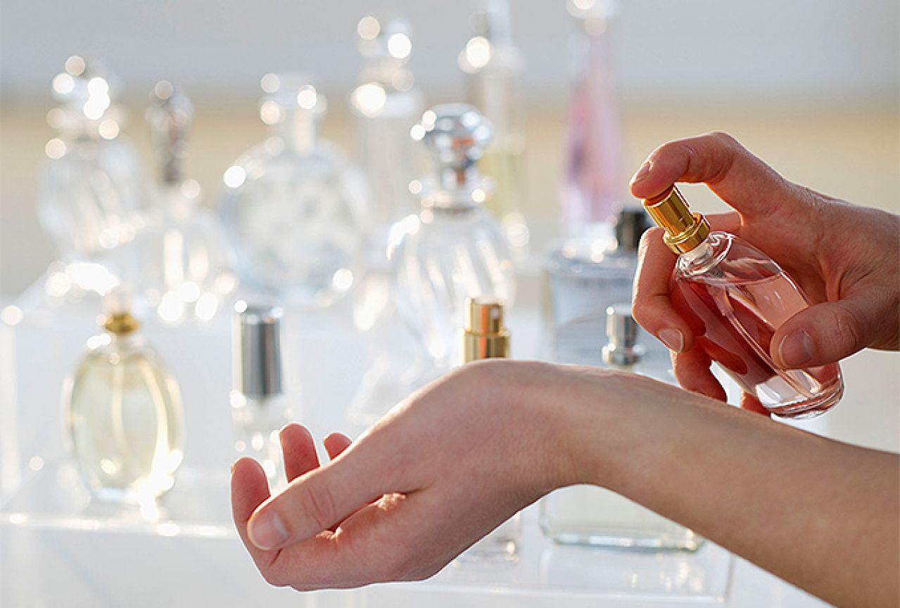 Kako da vam parfem duže traje?
