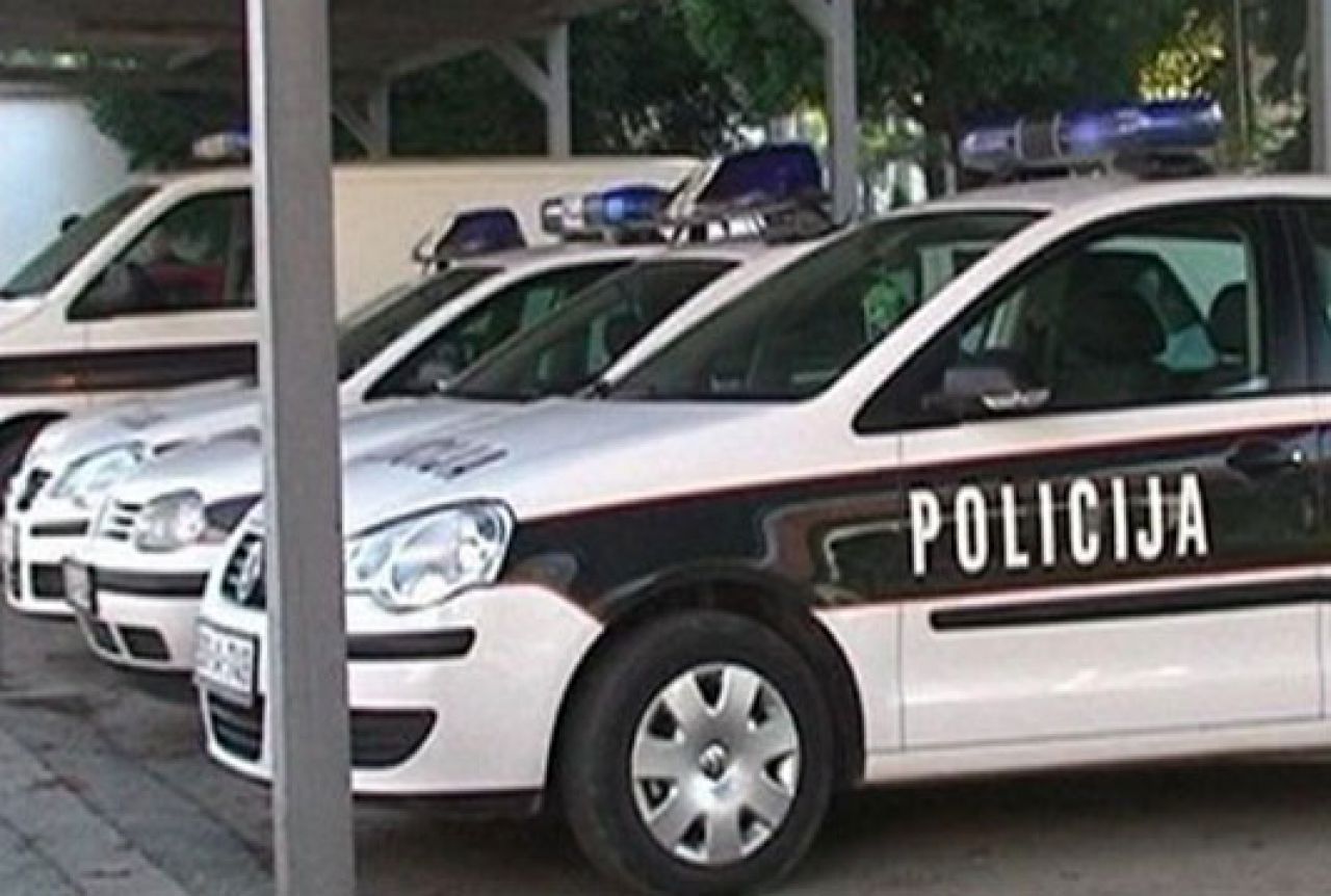 BMW-om pokušali pregaziti policajce