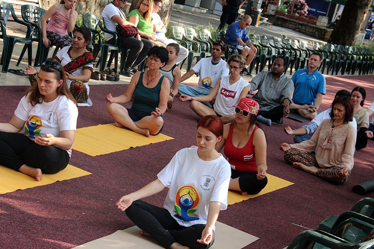 Mostar se pridružio obilježavanju Međunarodnog dana joge