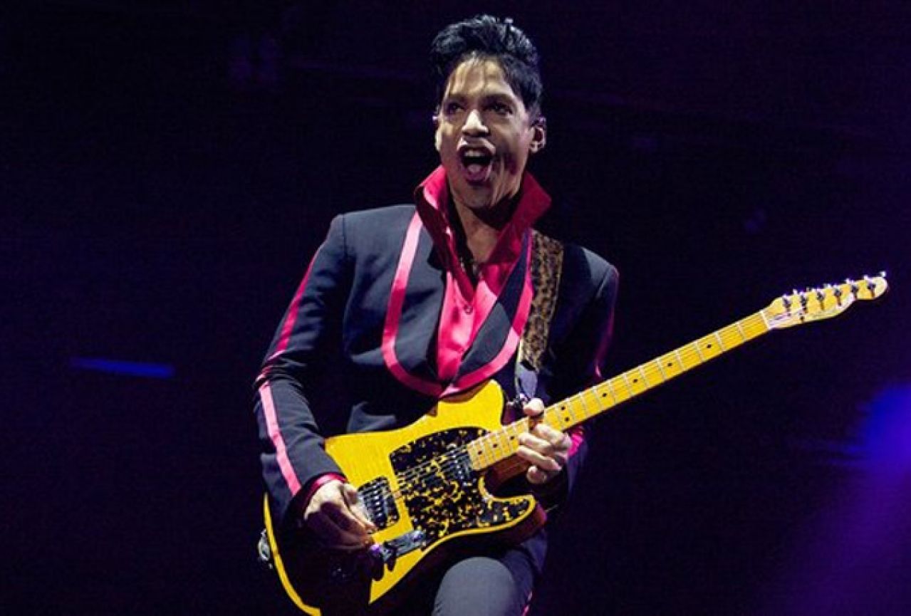 Princeova "žuta gitara" prodana za 137,500 dolara