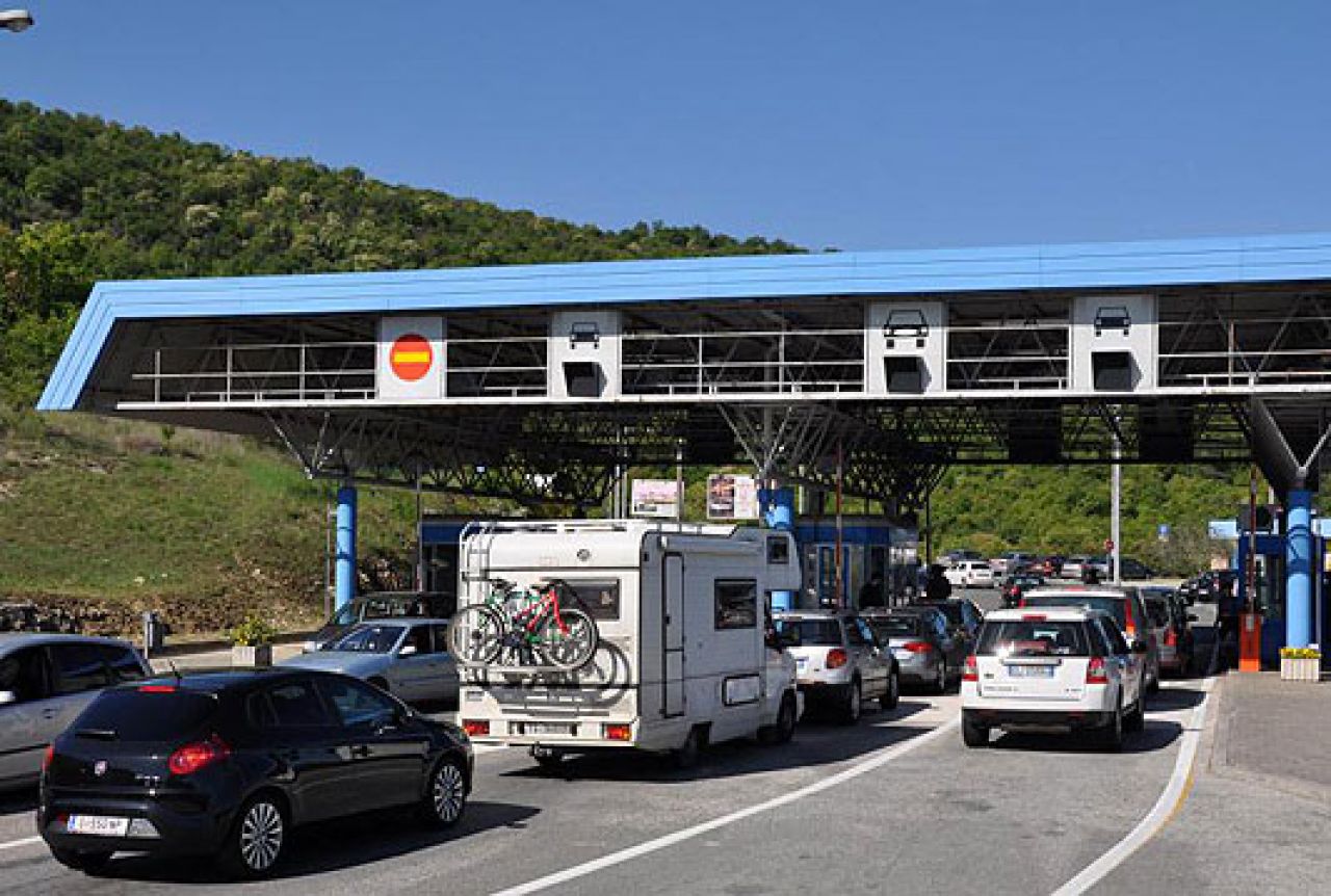 Dva sata čekanja na graničnom prijelazu prema Dubrovniku