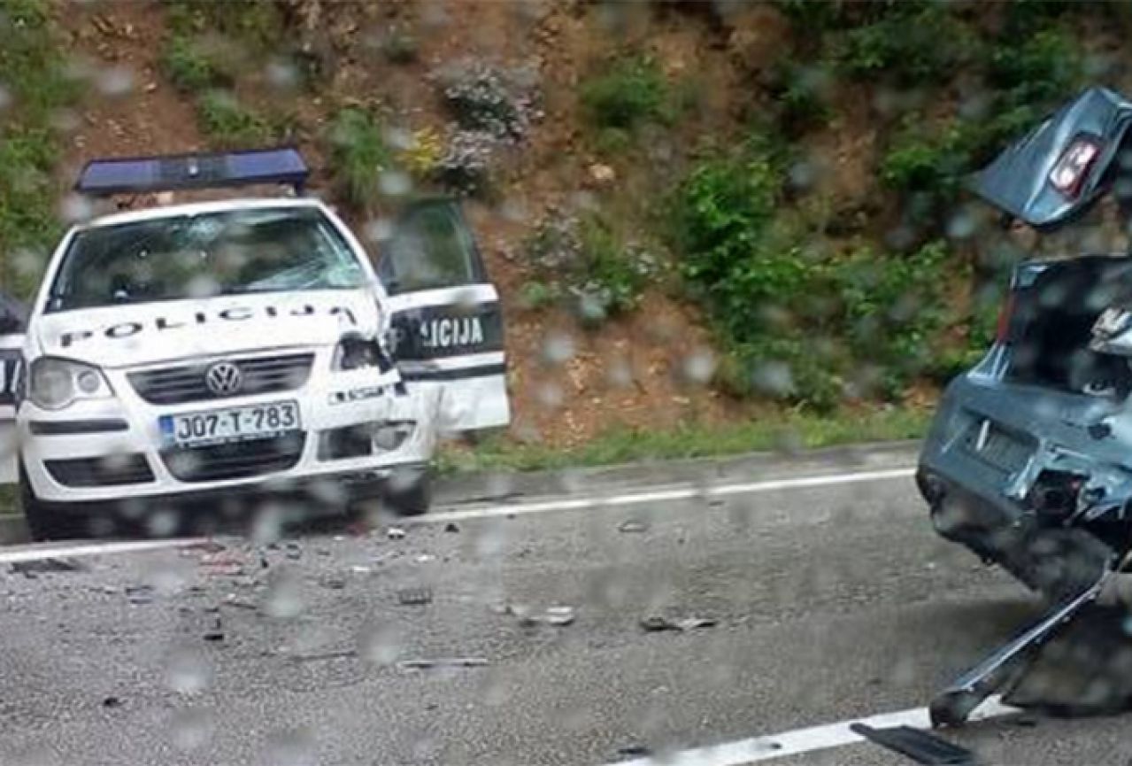 U prometnoj nesreći ozlijeđen policajac