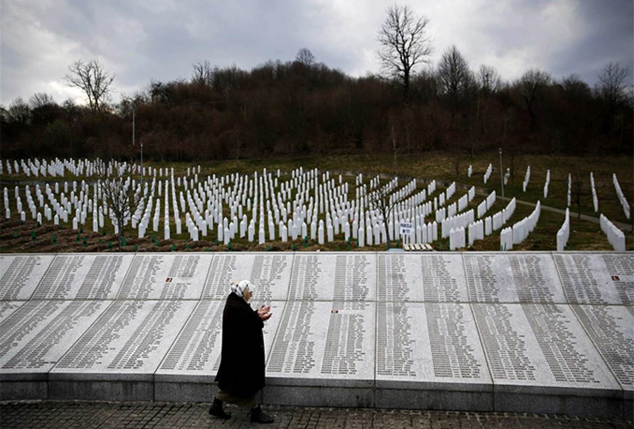 Četiri stranke predložile rezoluciju o osudi genocida u Srebrenici