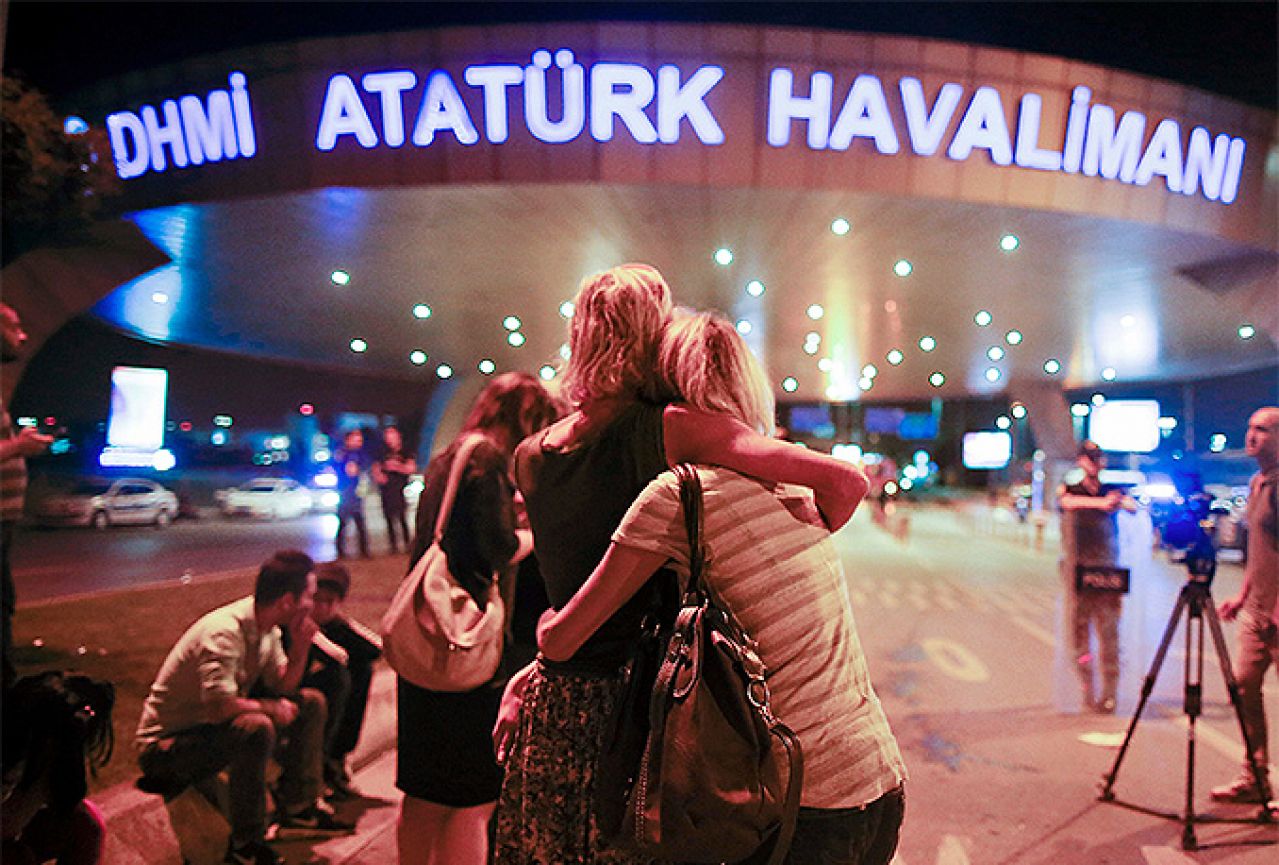 Direktor CIA-e: Napad u Istanbulu nosi "obilježja" nemoralne Islamske države
