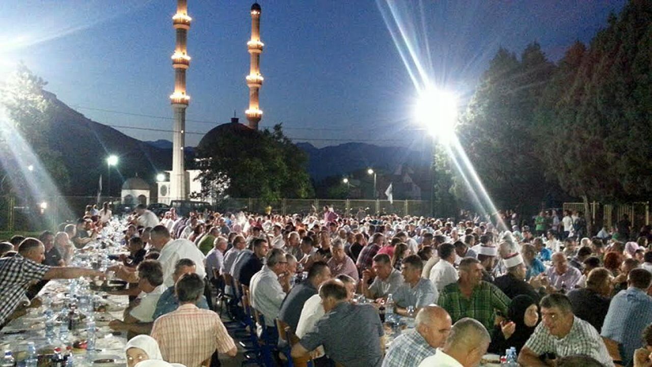 Polaganje cvijeća, iftar i kulturno-zabavni program povodom deblokade Mostara