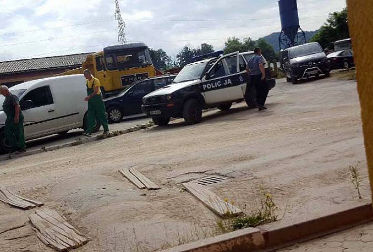 Policija upala u firmu: Godinama nelegalno eksploatirali kvarcni pijesak