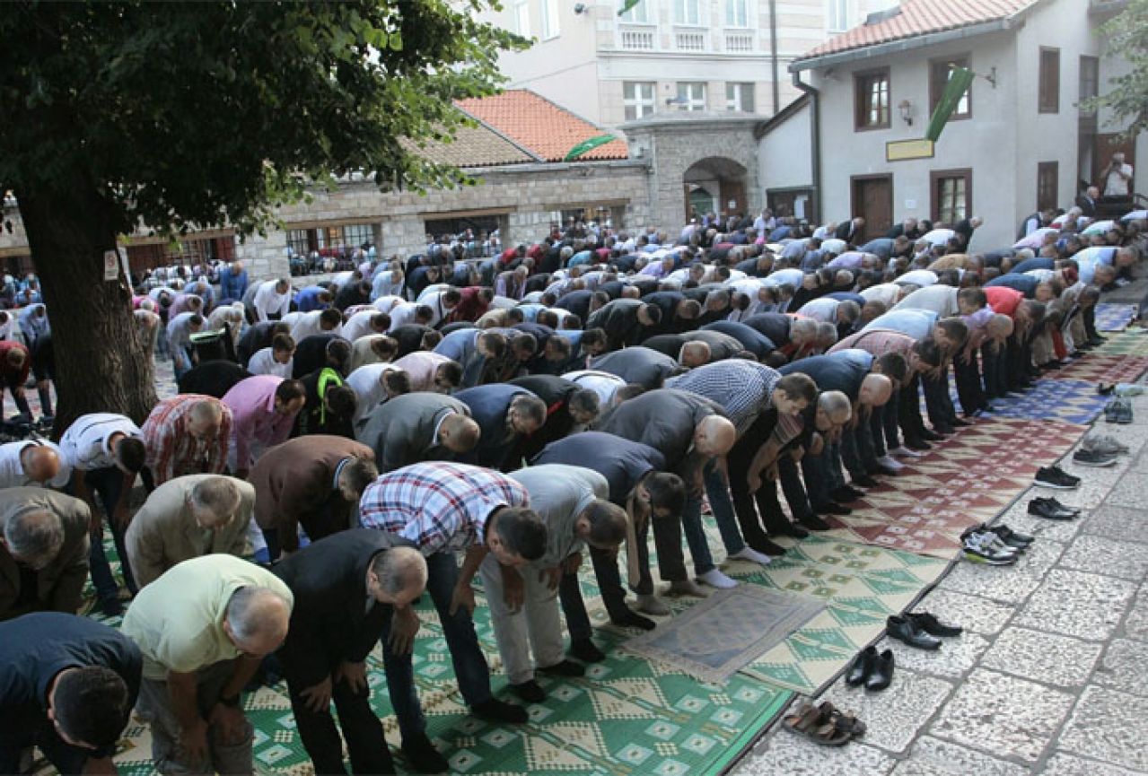 Muslimani slave prvi dan Ramazanskog bajrama 