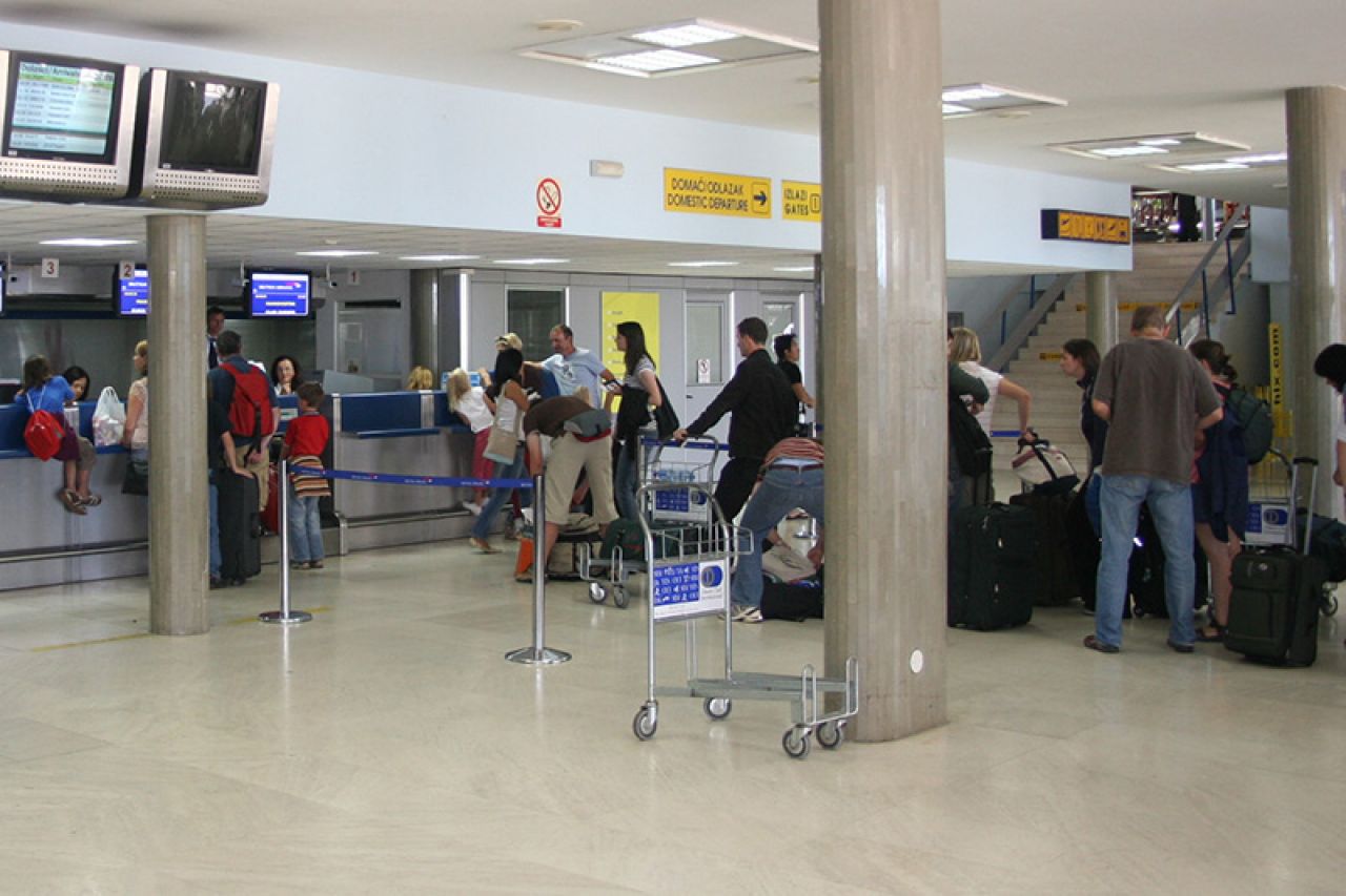 Evakuirani putnici na aerodromu u Dubrovniku