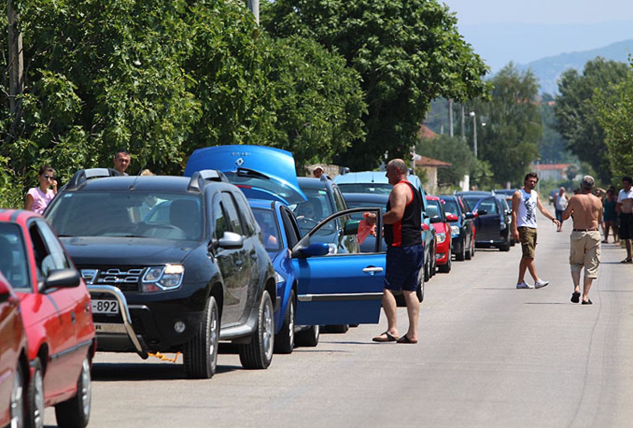 Na prelazak granica u Hercegovini čeka se tri i pol sata