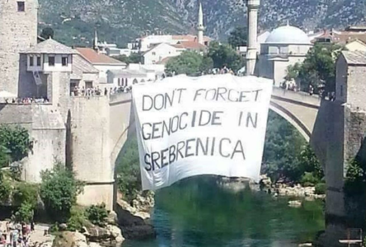 Iz Mostara poručili: 'Ne zaboravite genocid u Srebrenici'