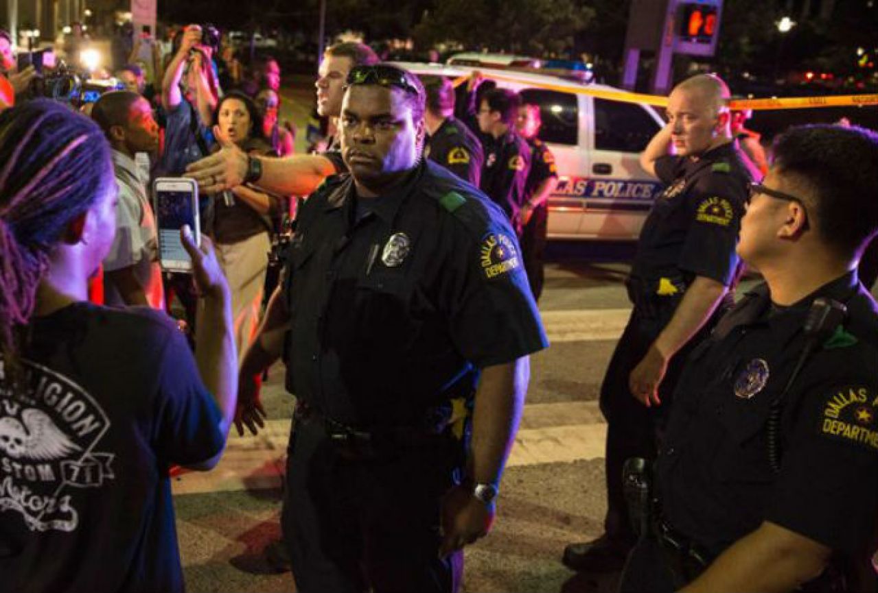 Više od 200 uhićenih u SAD-u, napetosti između crnaca i policajaca