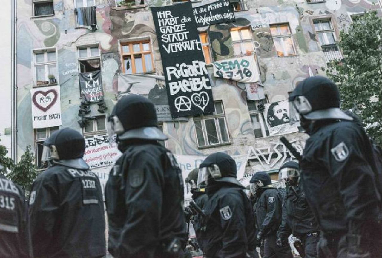 Sukobi s ljevičarima u berlinskom skvotu: Više od 120 policajaca ozlijeđeno
