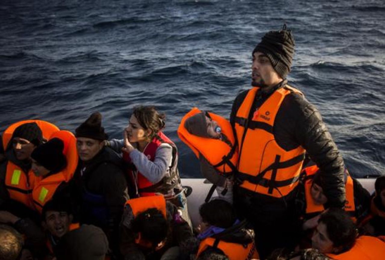 Njemačka mornarica zaustavila u Sredozemlju brod s krijumčarima ljudi