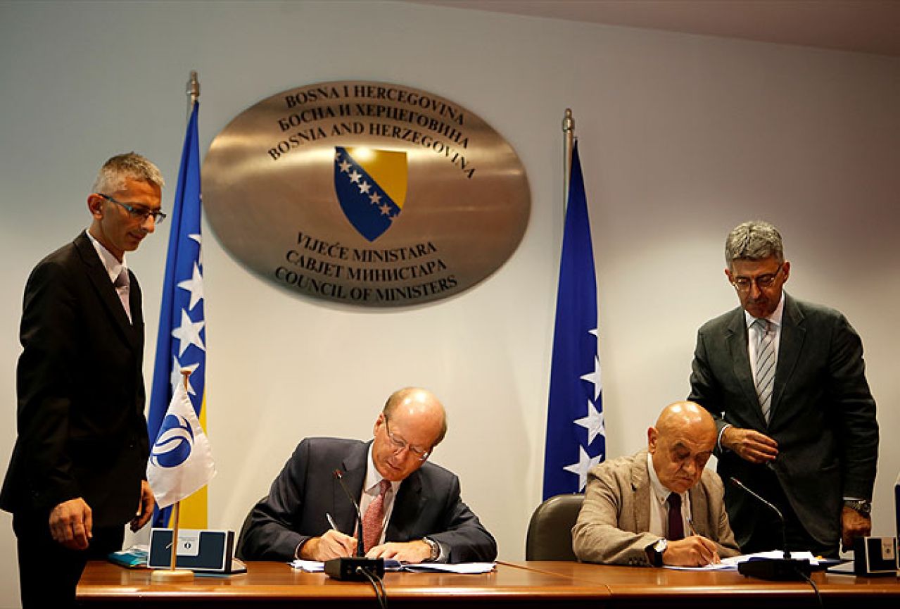 Potpisan ugovor: Za obnovu i izgradnju cesta bit će utrošeno 65 milijuna eura
