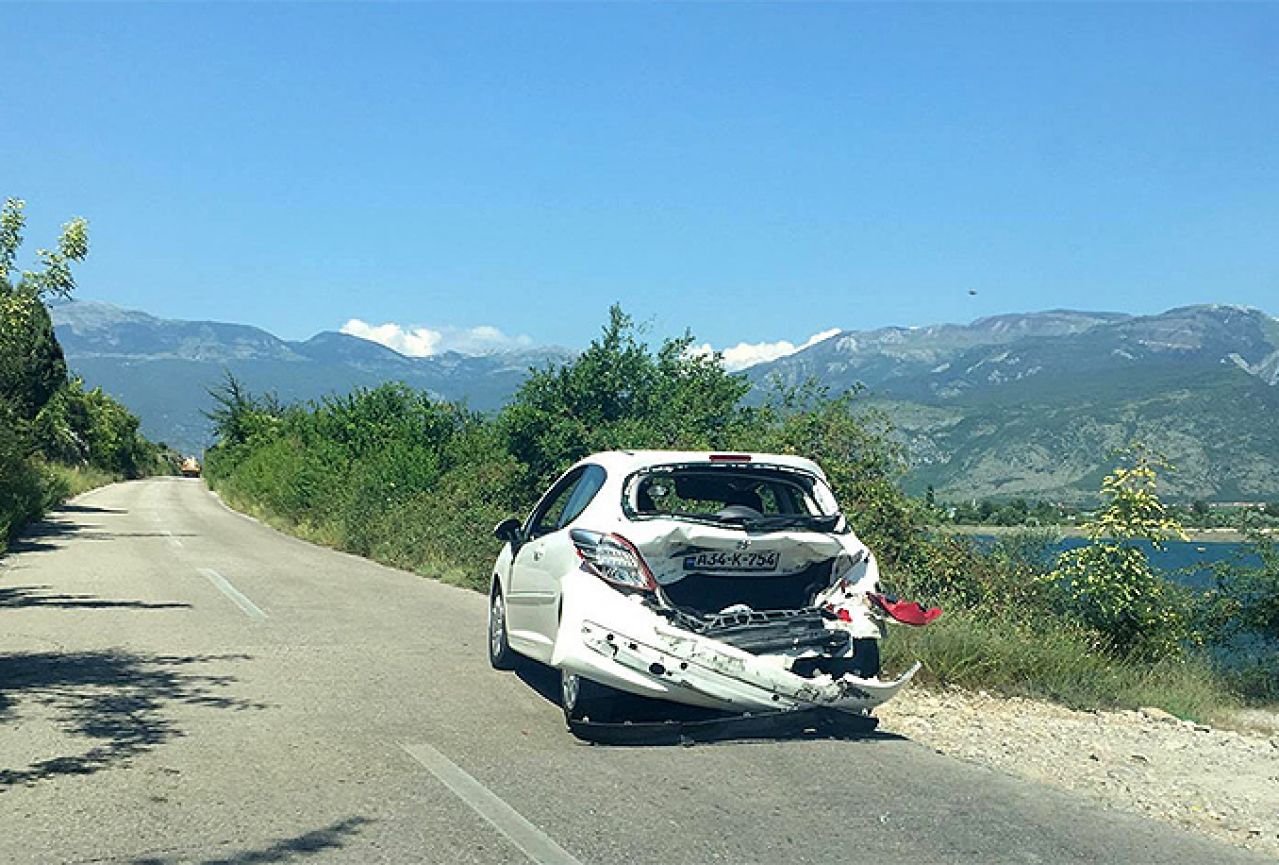 Mostar: Sudar Toyote i Peugeota