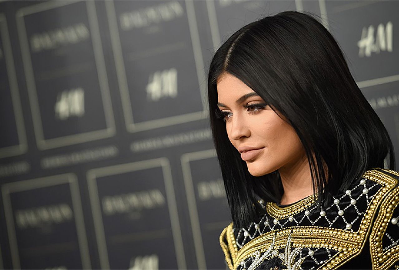 Kylie Jenner pokrenula novi selfie trend