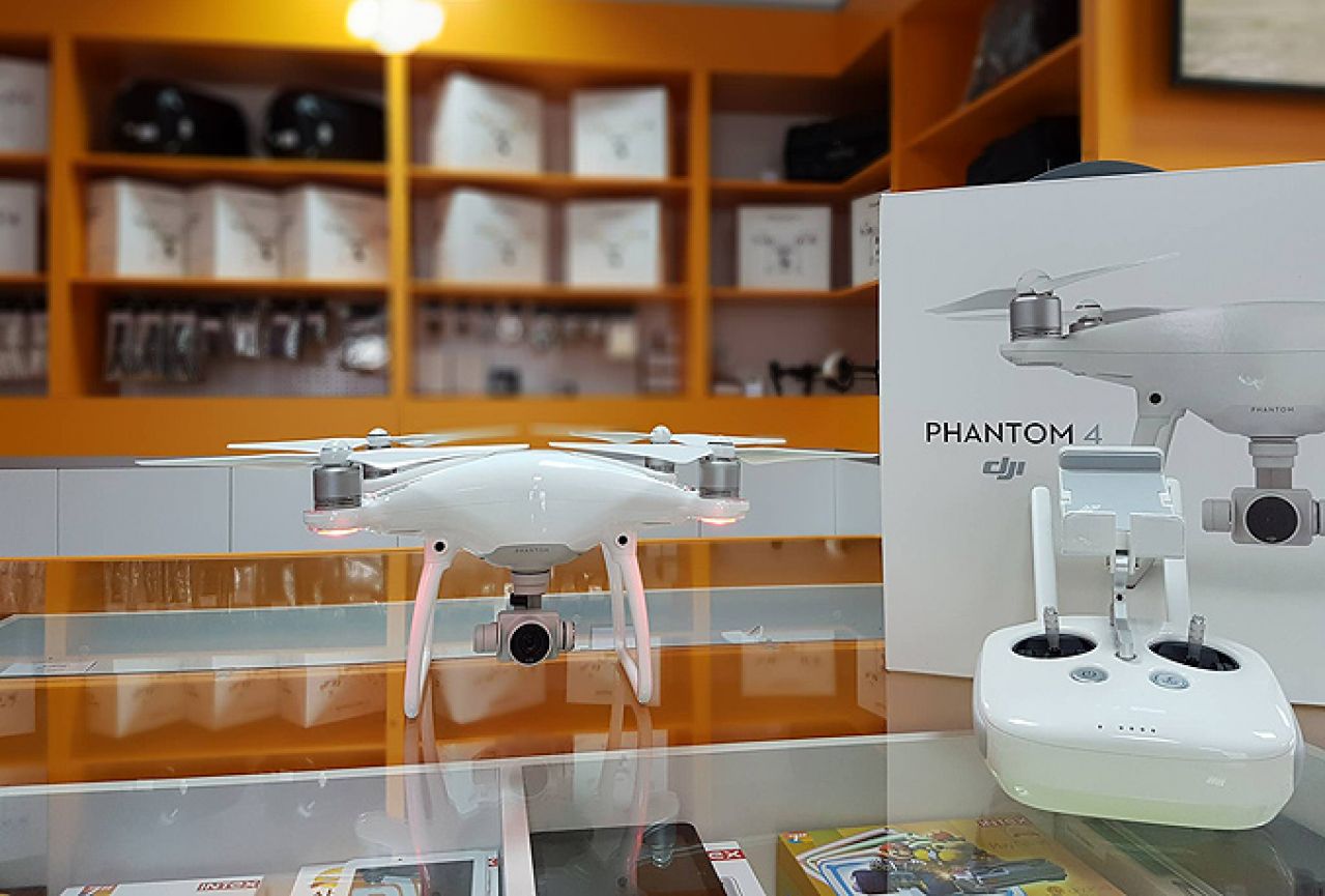 Predstavljamo: DJI Phantom 4 - Najnapredniji video dron na svijetu!