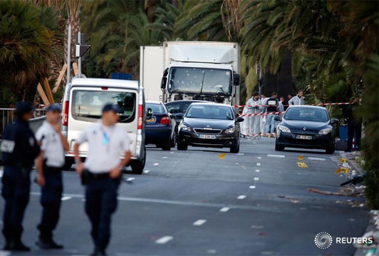 Francuska proglasila trodnevnu nacionalnu žalost zbog napada u Nici