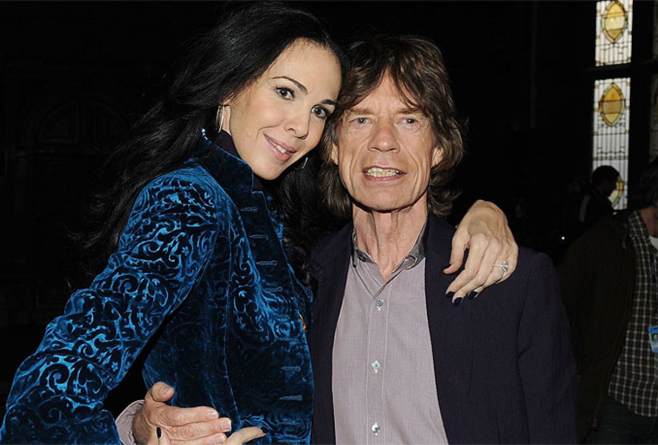 Mick Jagger, osmi put, postaje otac
