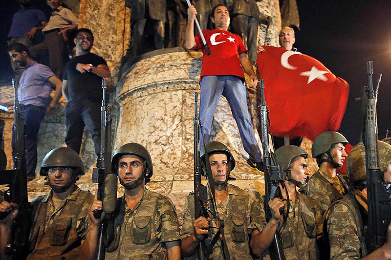 Turska: Vojska izvela državni udar!