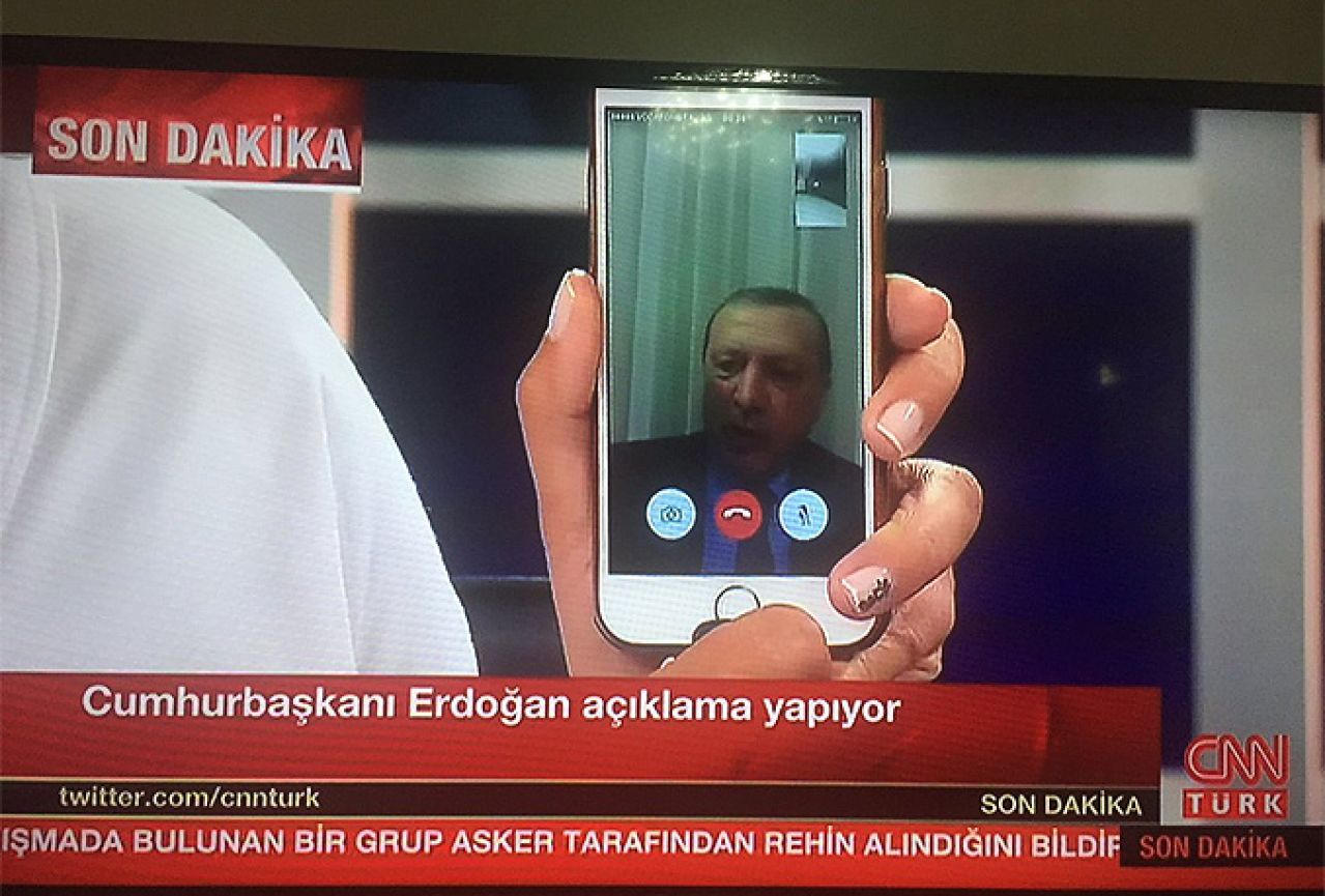 Erdogan Skypeom poziva narod na ulice