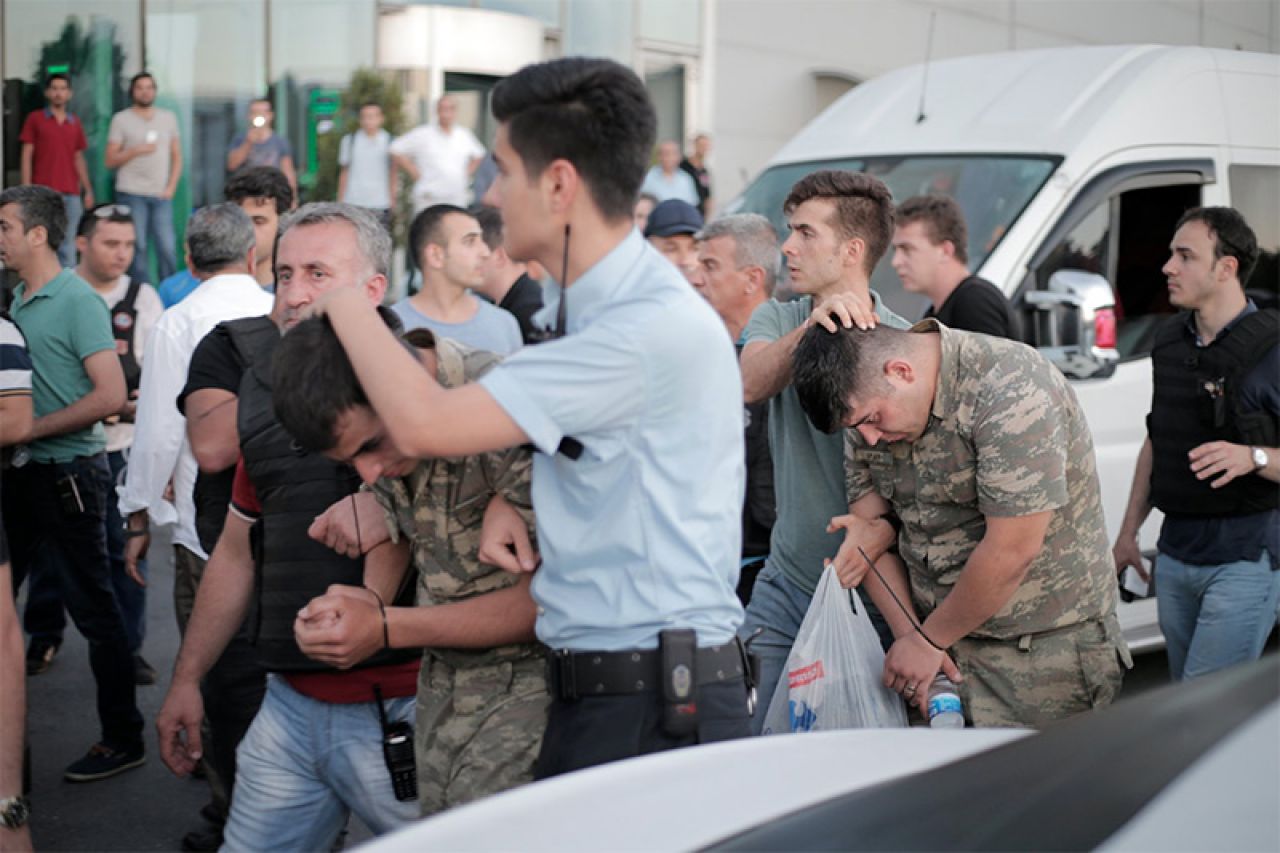 U Turskoj privedeno više od 1500 vojnika nakon pokušaja vojnog udara