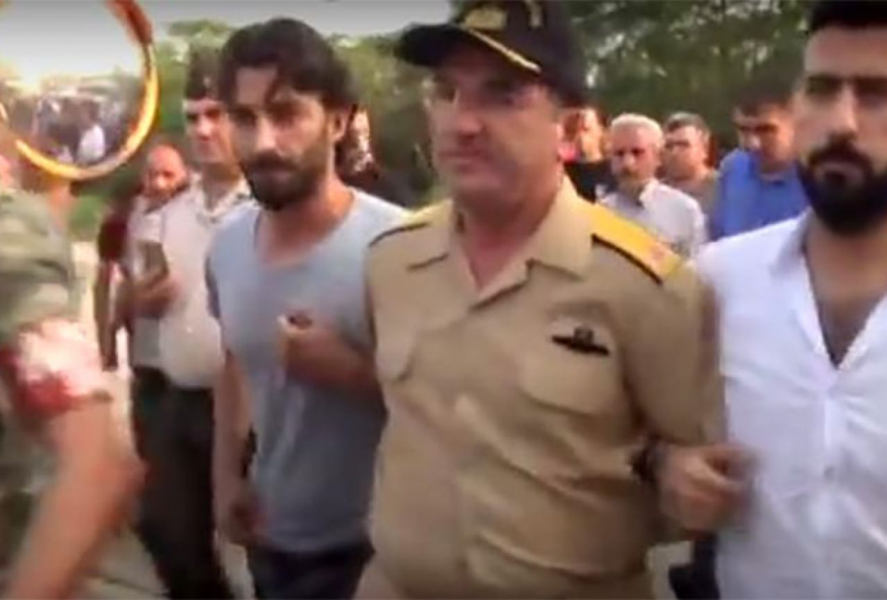 VIDEO| Započela okrutna odmazda prema pučistima, smijenjene tisuće sudaca i vojnika