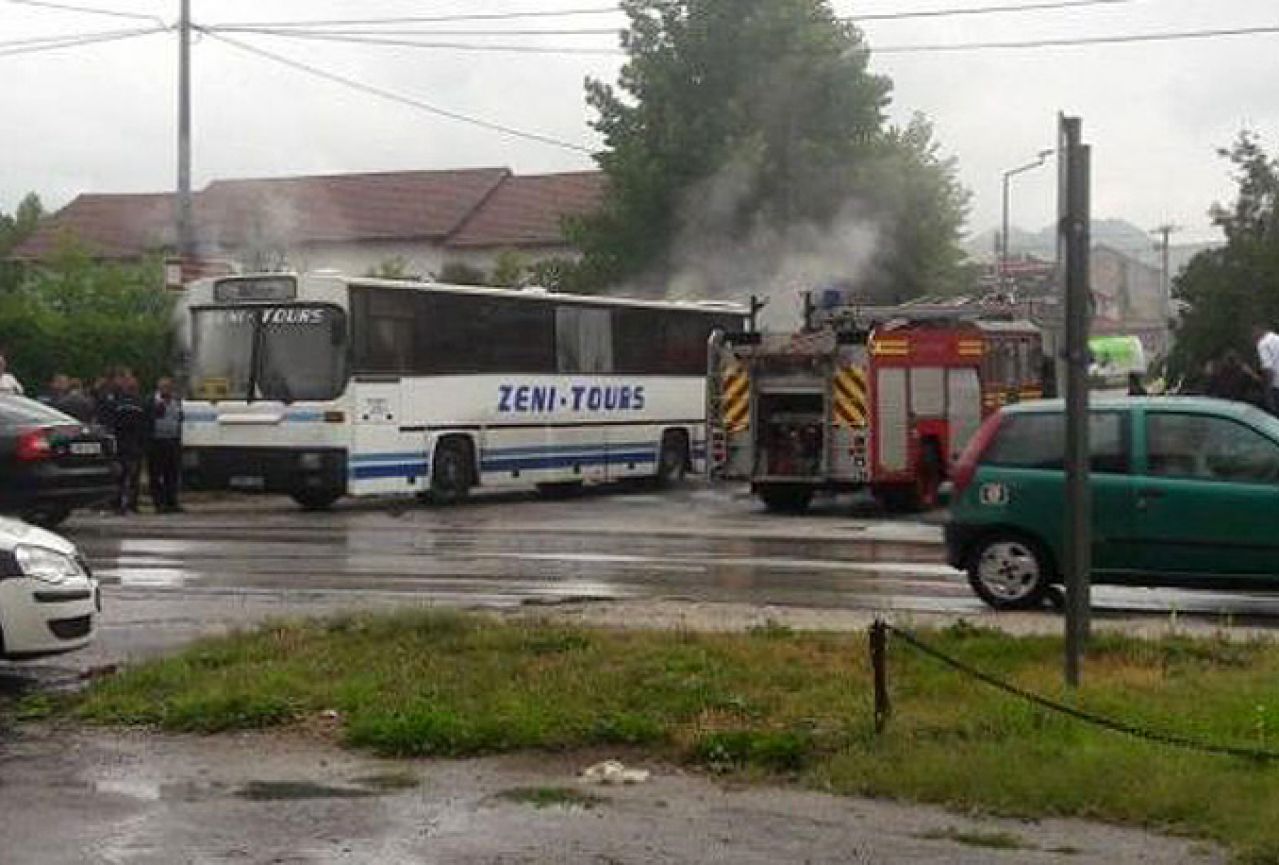Vitez: Autobus s putnicima se zapalio u vožnji