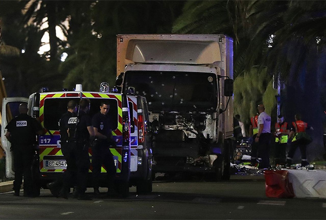 Motorist koji je pokušao provaliti teroristu u kamion ispričao zašto je riskirao