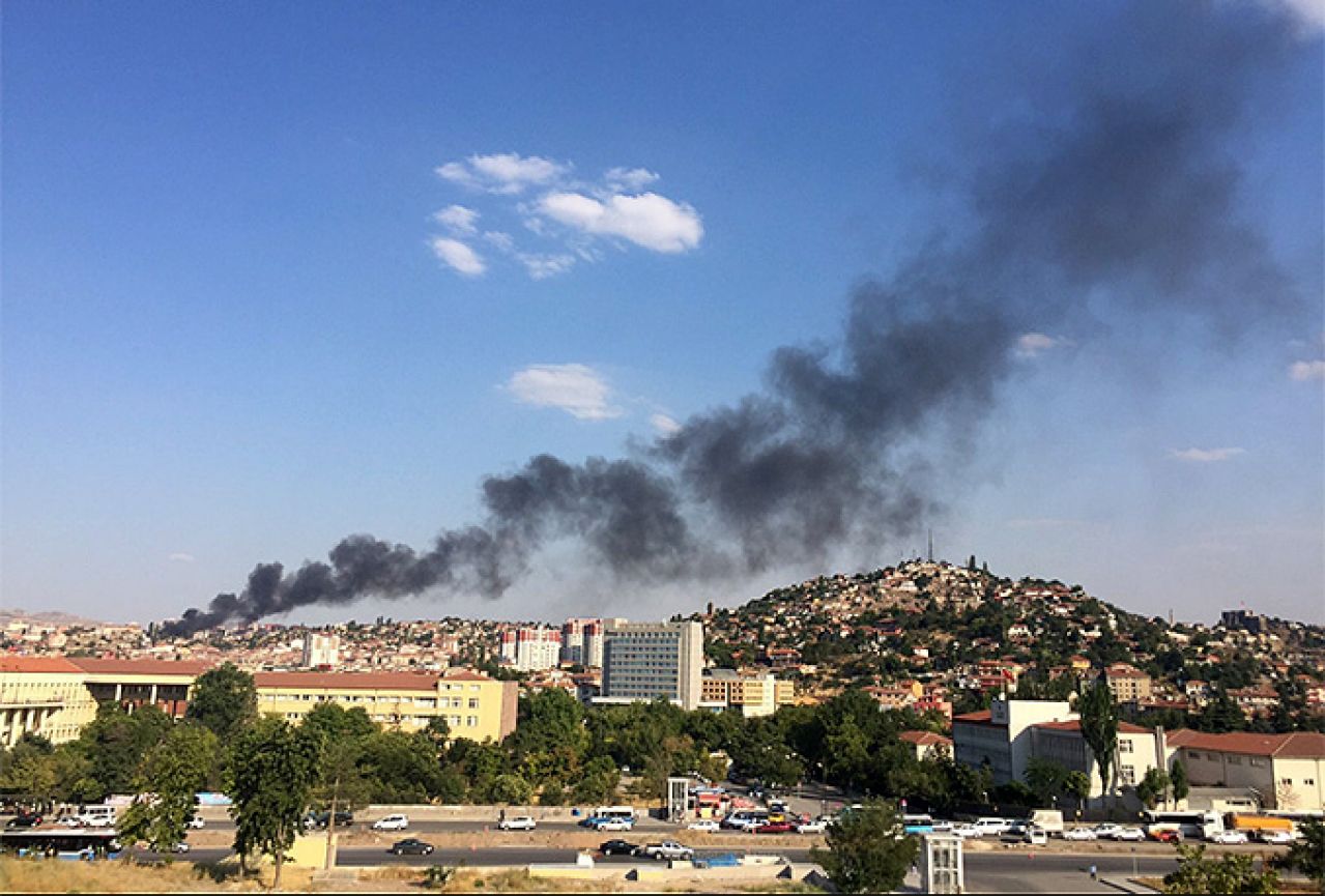 Požar u Ankari - Gust dim iznad grada