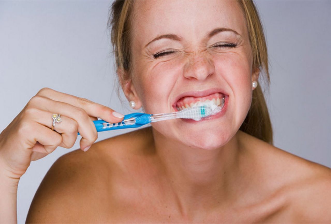 Načini kako izbijeliti zube na prirodan način