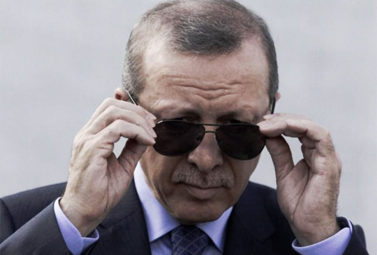 Erdogan uveo izvanredno stanje, a vladat će - dekretima